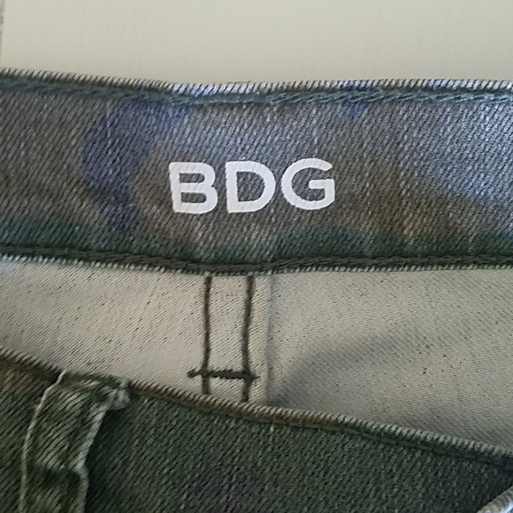 BDG cigarette ankle mid rise jeans. Size 27 - Picture 6 of 8